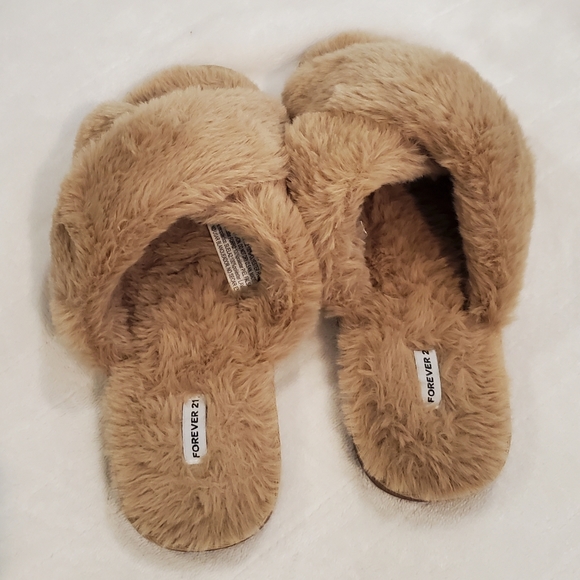 Forever 21 Slippers Furry Tan Size Small US 5-6 EUC - Picture 4 of 6